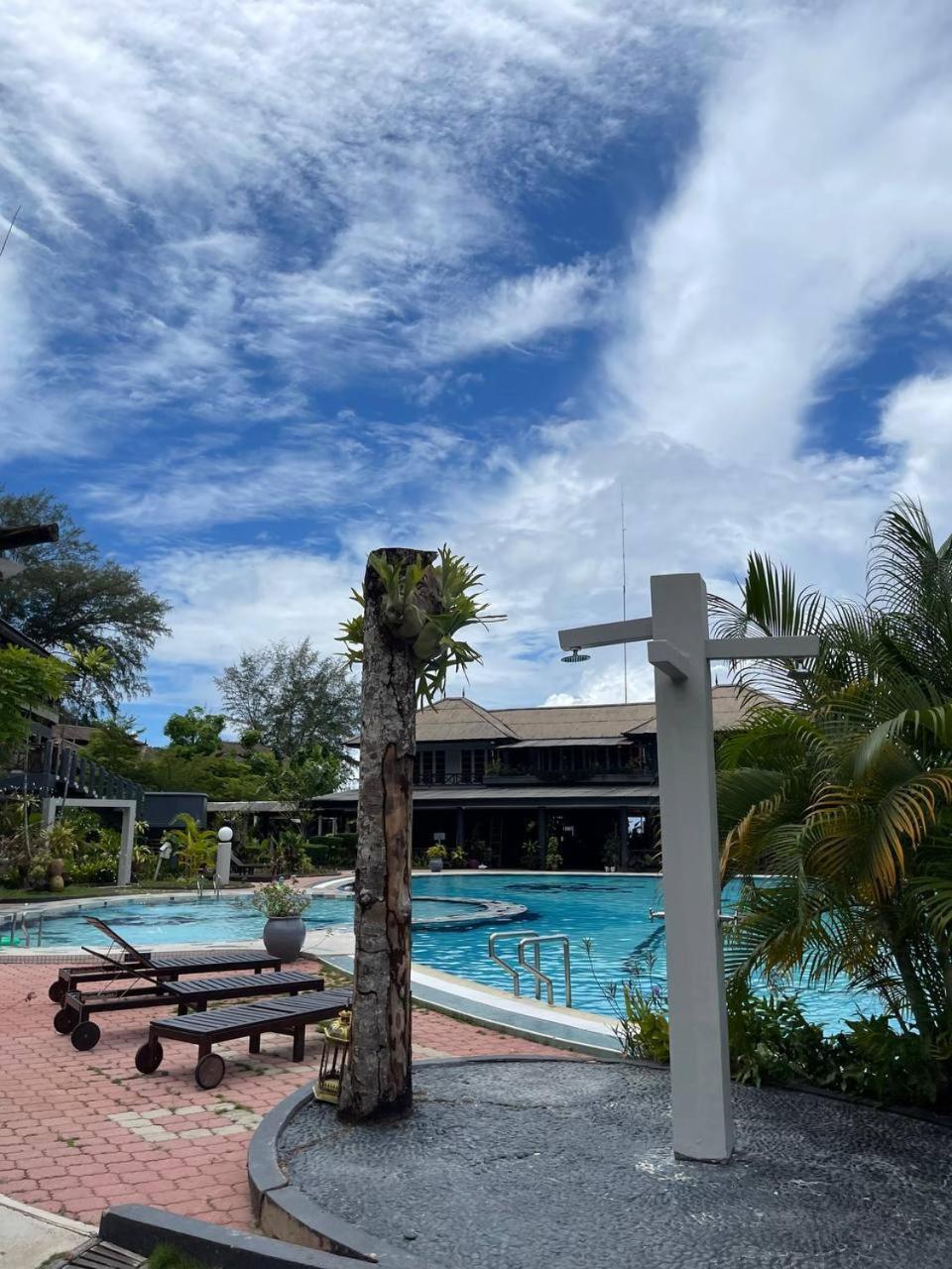 Beach Resort - Arwana Perhentian X Bluestar Kampung Kuala Besut Exterior photo