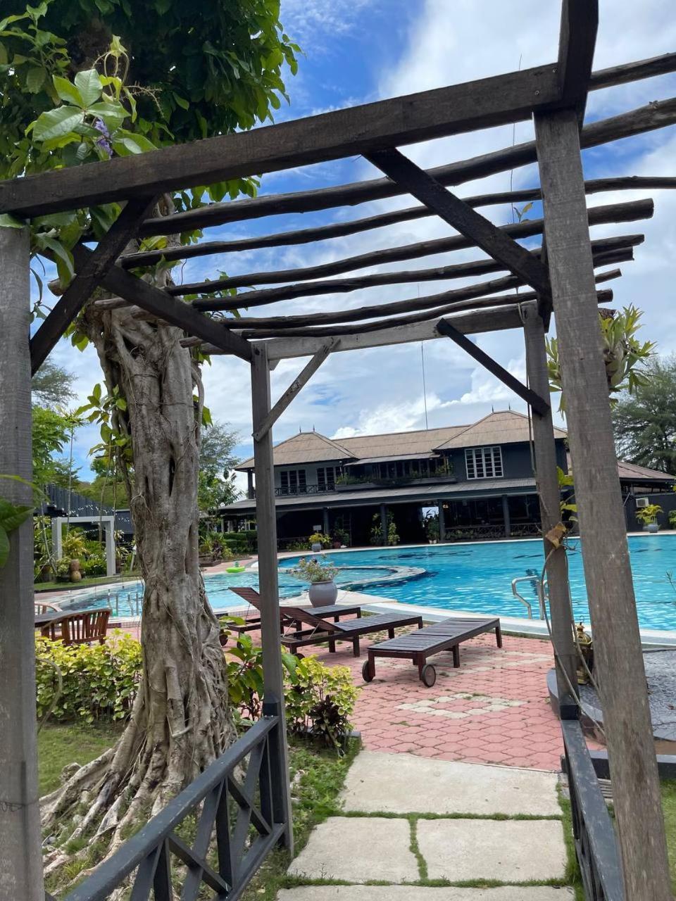Beach Resort - Arwana Perhentian X Bluestar Kampung Kuala Besut Exterior photo